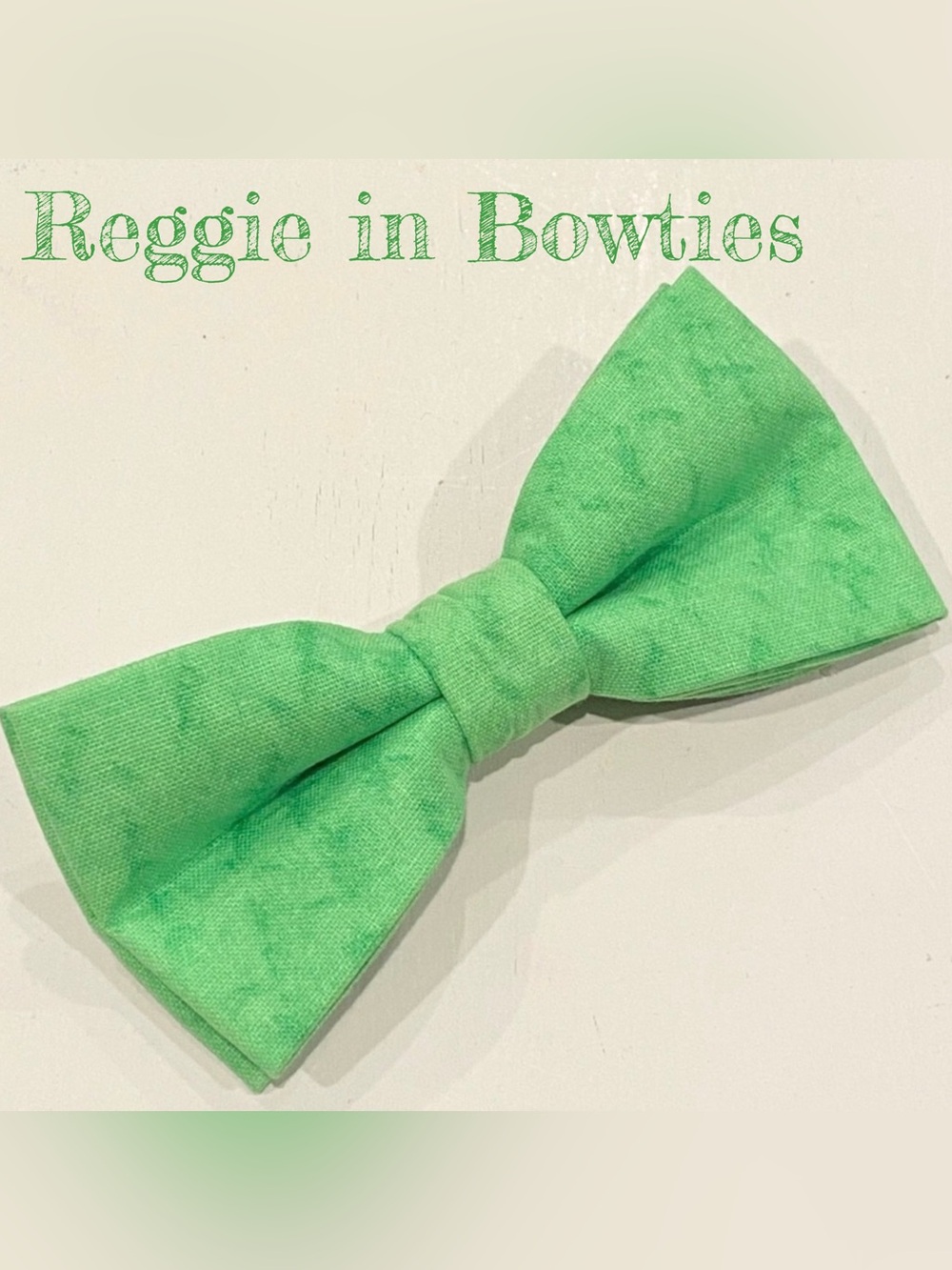Pet Bowtie in Limey Green